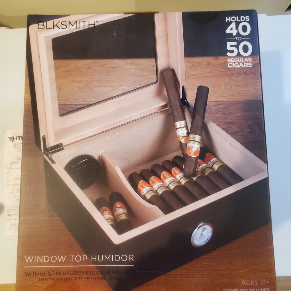 SMITH Black Window Top Humidor - Black